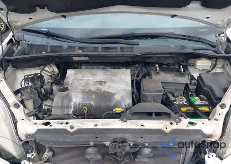 2014 Toyota Sienna Le V6 8 Passenger z USA, uszkodzony, nr VIN 5TDKK3DC4ES489483